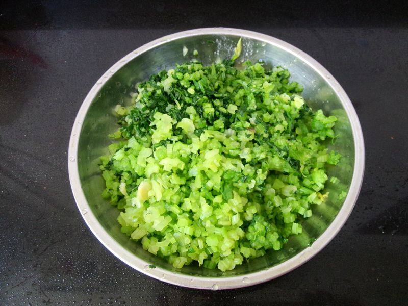 芹菜肉馅锅贴步骤7