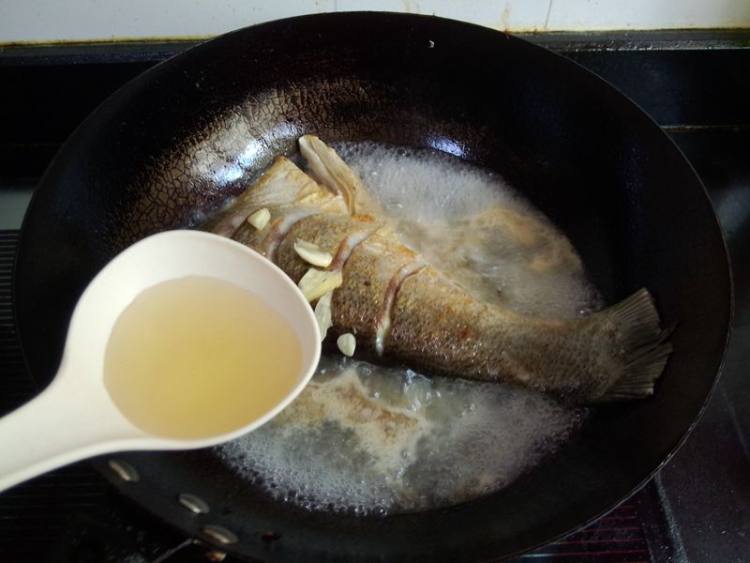 红烧白鱼尾巴步骤5