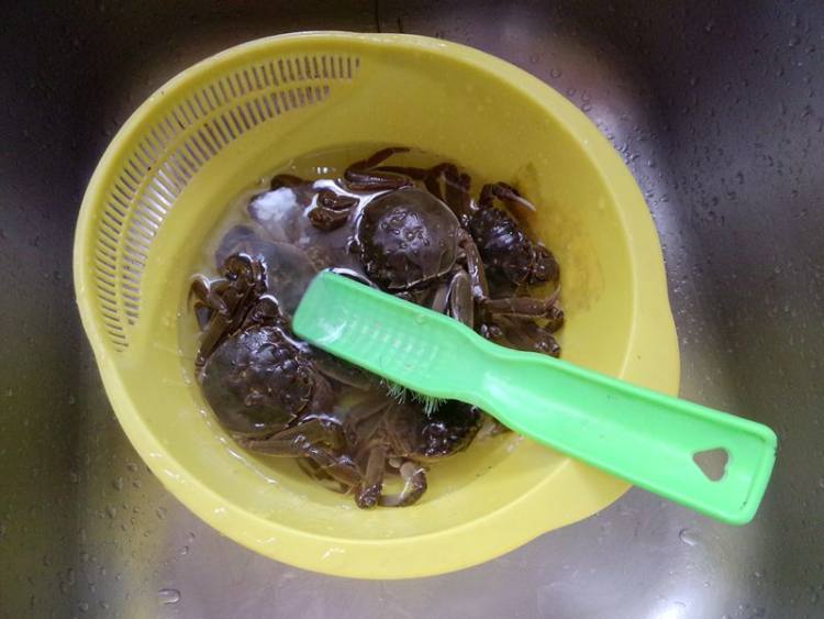 毛豆子面拖蟹步骤2