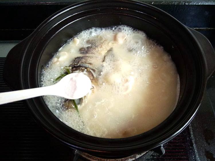 鱼鳔炖杂鱼步骤9