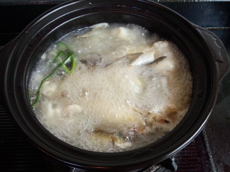 鱼鳔炖杂鱼步骤8
