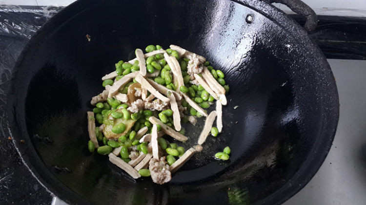 香干毛豆子步骤5