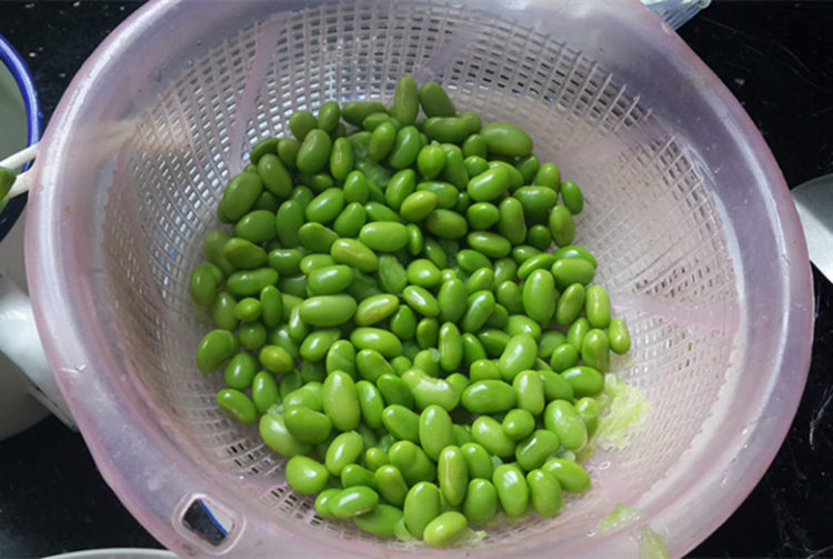 香干毛豆子步骤2