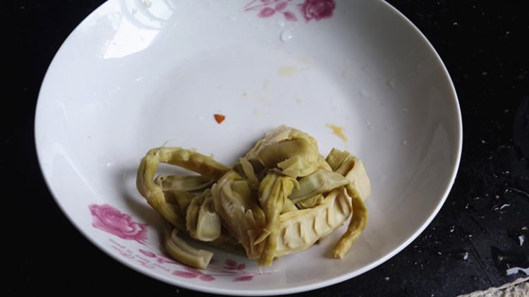 菌菇排骨汤步骤2