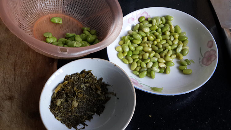 咸菜炒双豆步骤1
