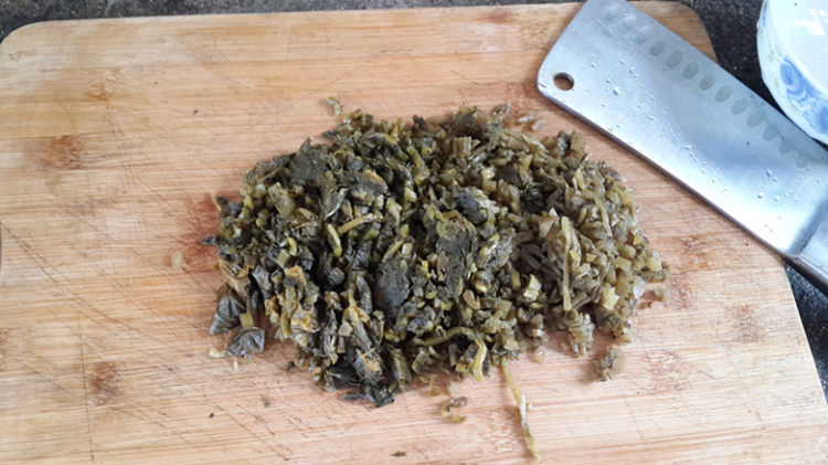 咸菜炒粉皮步骤2