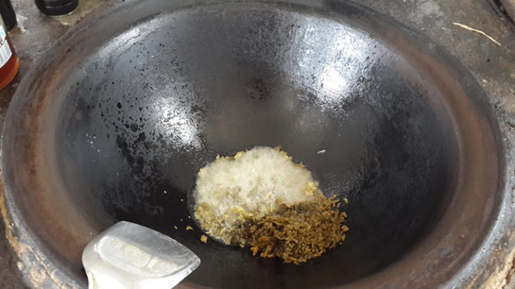 咸菜炒粉皮步骤4
