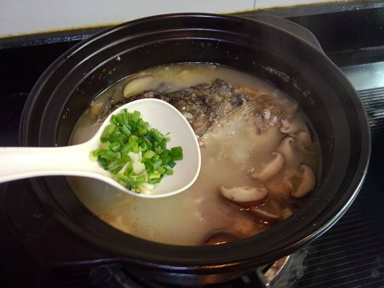 香菇鲢鱼砂锅煲步骤11