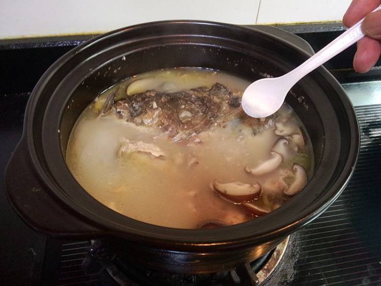 香菇鲢鱼砂锅煲步骤10
