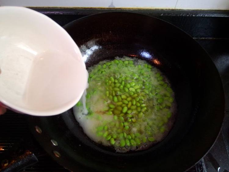 毛豆子蒸海鲈鱼步骤7