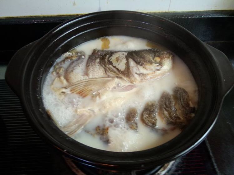 鲢鱼砂锅煲步骤9