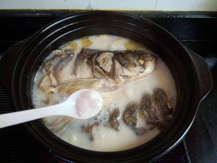 鲢鱼砂锅煲步骤10