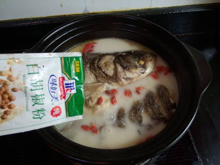 鲢鱼砂锅煲步骤12