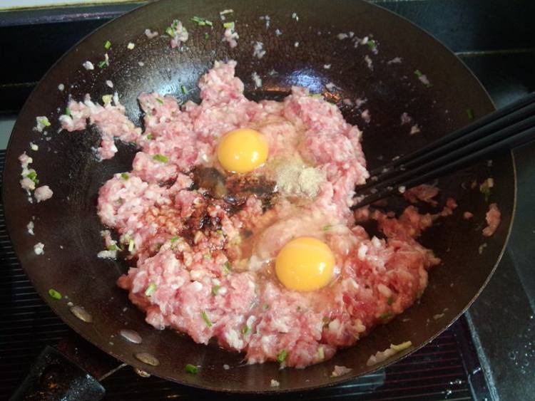 豇豆肉馅生煎馄饨步骤3