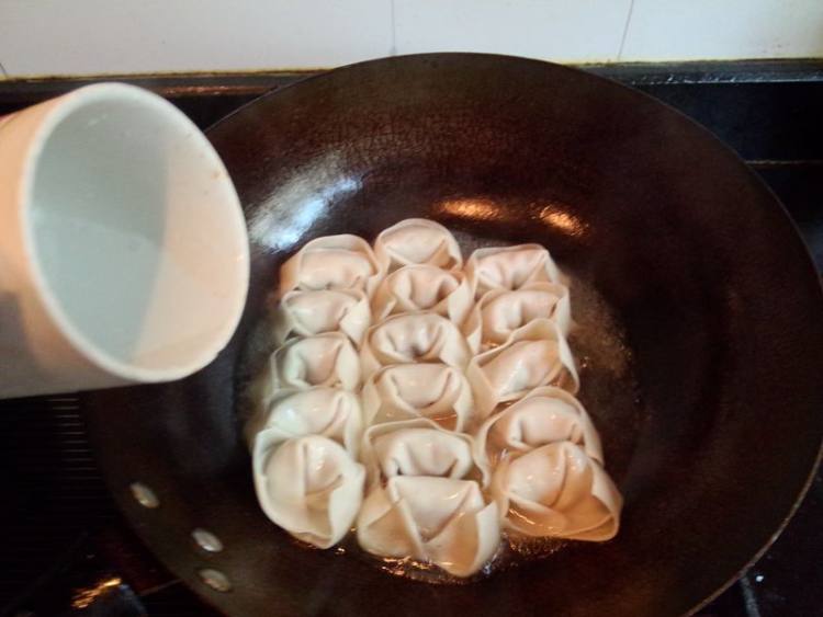 豇豆肉馅生煎馄饨步骤13