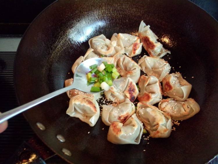 豇豆肉馅生煎馄饨步骤16