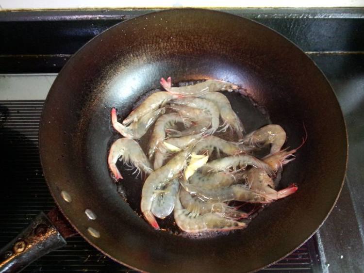 【手工美食】时蔬虾仁步骤4