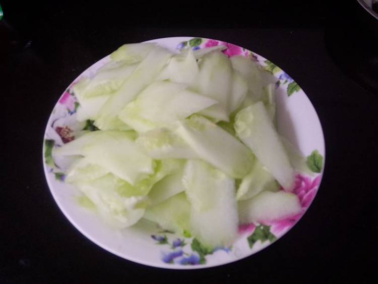 【手工美食】老黄瓜烧步骤2