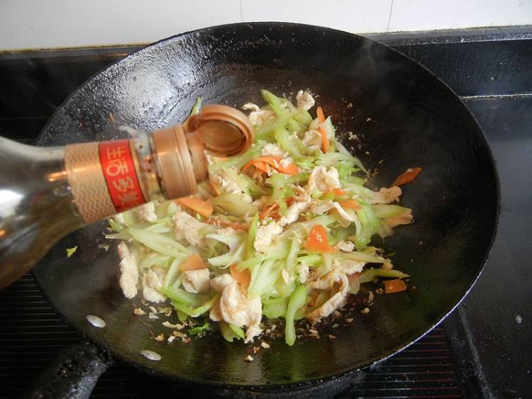 西芹炒鸡肉步骤11
