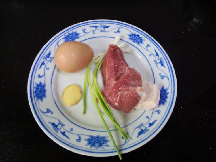 肉糜蒸蛋步骤1