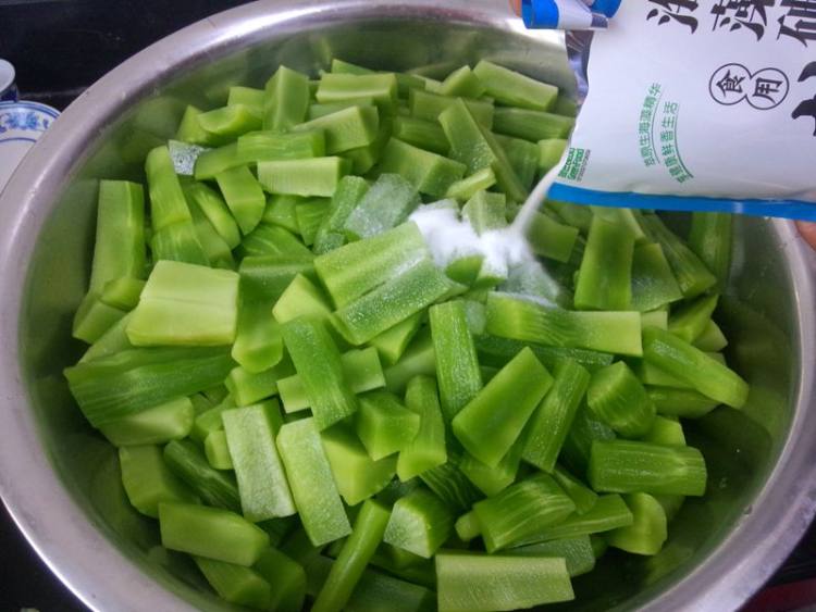 【手工美食】香辣脆莴步骤5