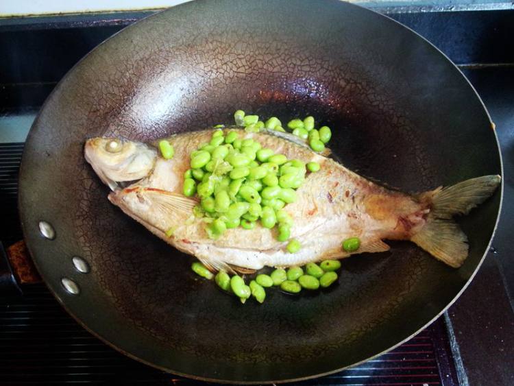 毛豆子烧鳊鱼步骤6