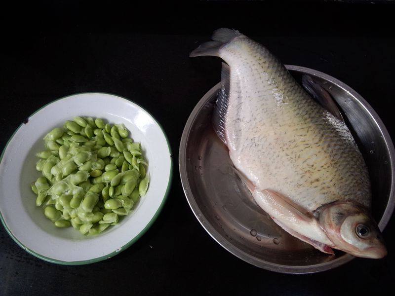 毛豆子烧鳊鱼步骤1