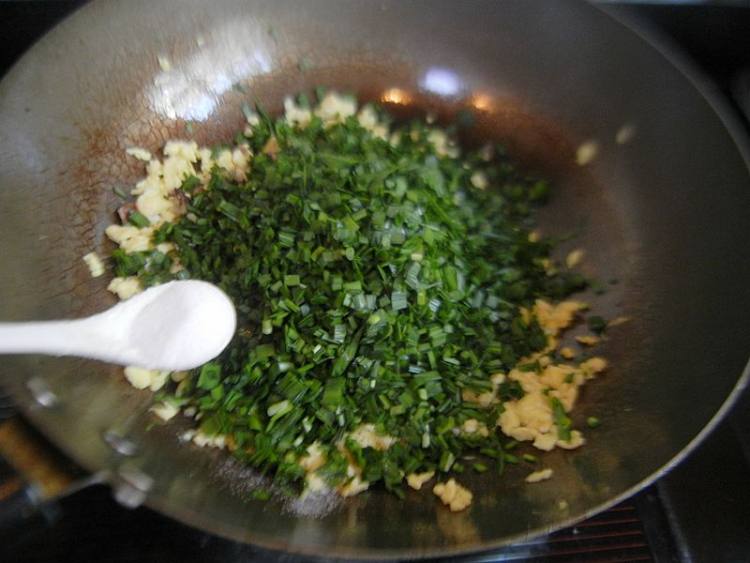 香菇韭菜鸡蛋煎饺步骤9