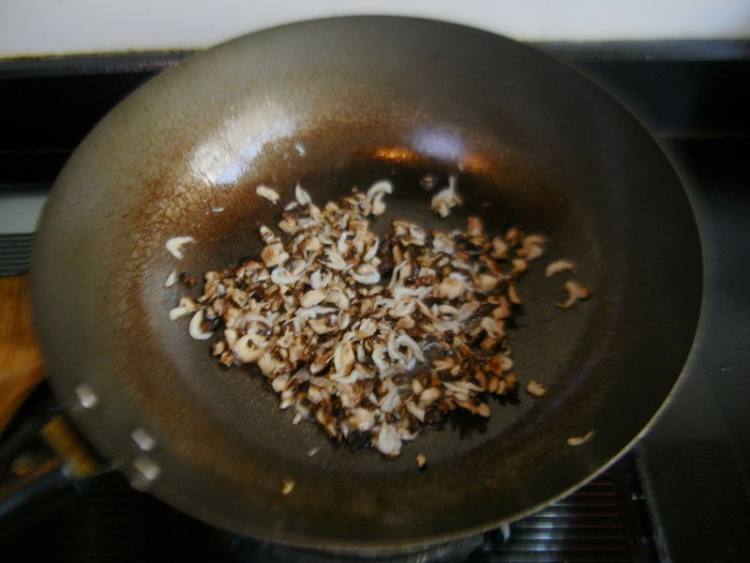 香菇韭菜鸡蛋煎饺步骤5