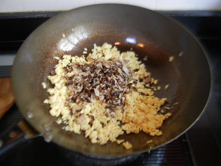 香菇韭菜鸡蛋煎饺步骤8