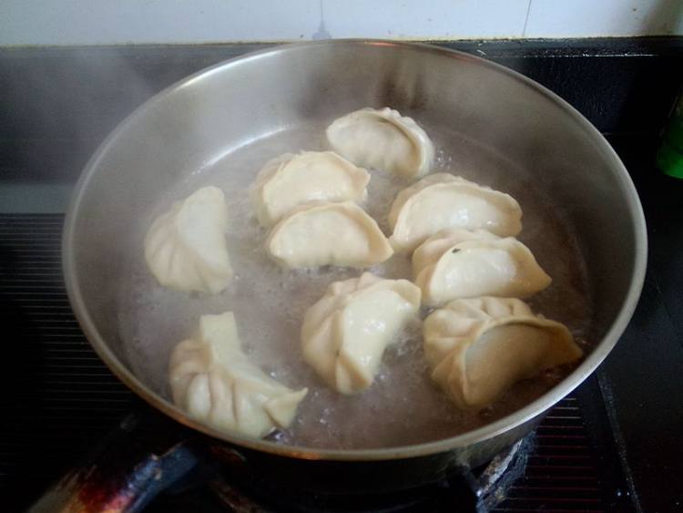 香菇韭菜鸡蛋煎饺步骤15