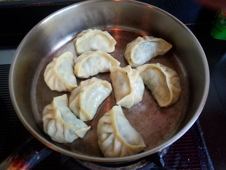香菇韭菜鸡蛋煎饺步骤16