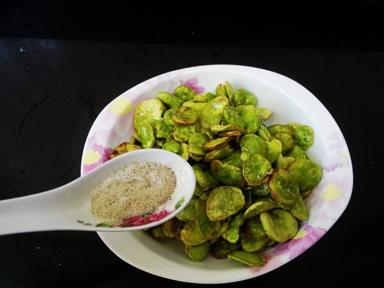 椒盐嫩豆瓣步骤7