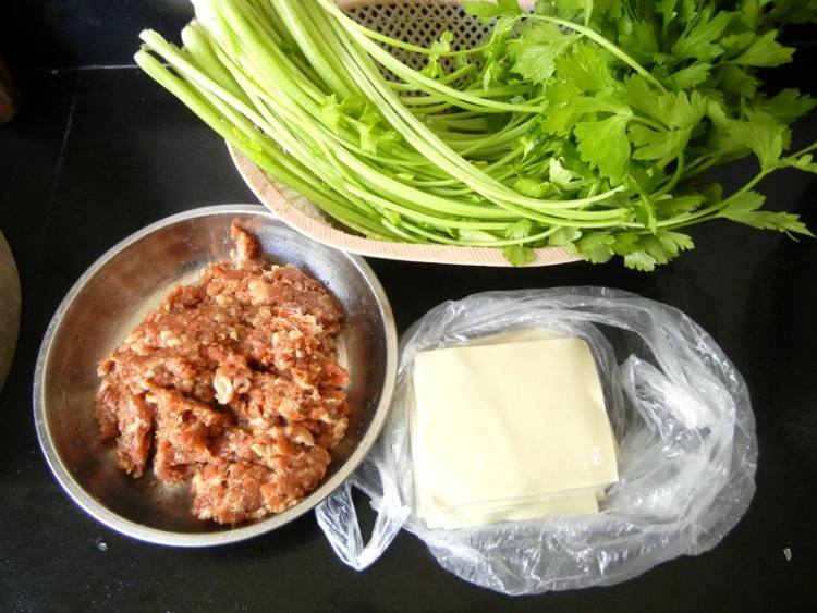 香辣芹菜馄饨步骤1