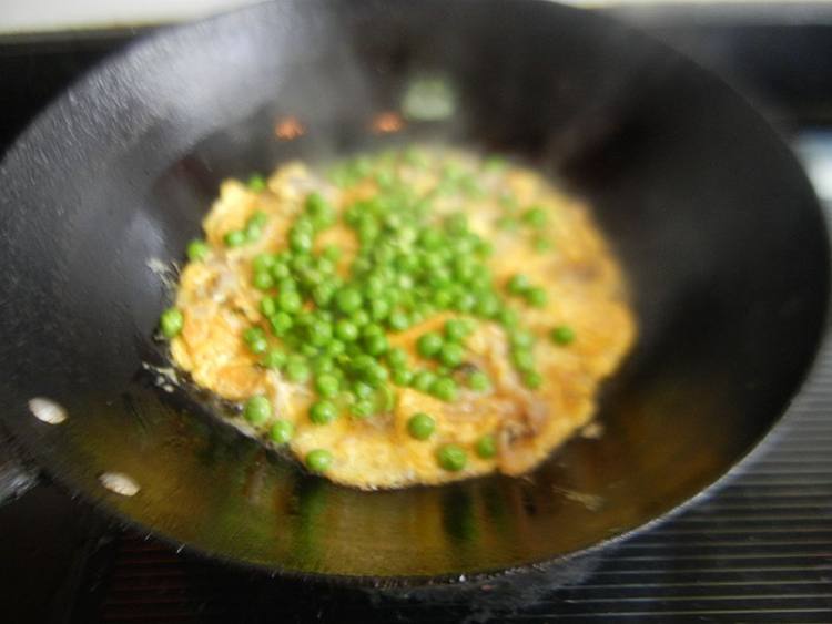 文蛤豌豆炒鸡蛋步骤9