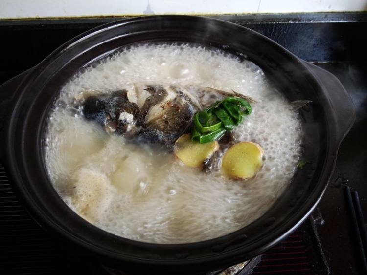 鲢鱼头粉皮煲步骤7