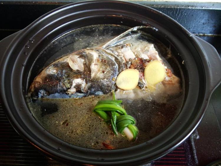 鲢鱼头粉皮煲步骤6