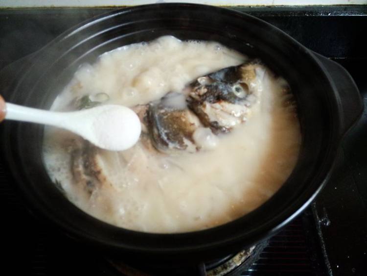 鲢鱼头粉皮煲步骤10