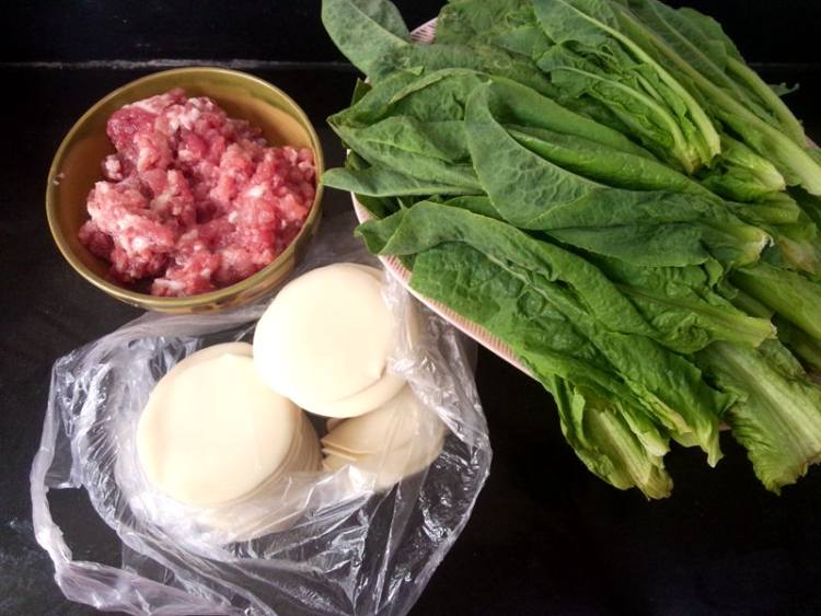 莴笋叶肉馅饺子步骤1