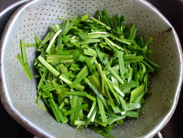 白蛤蜊炒韭菜步骤2