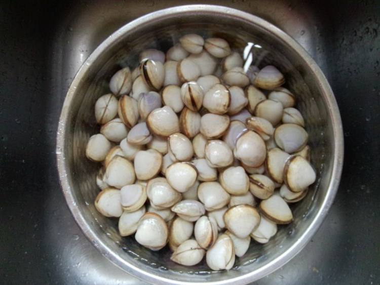 白蛤蜊炒韭菜步骤3