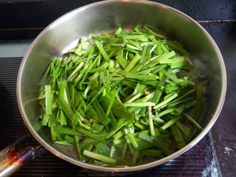 白蛤蜊炒韭菜步骤8