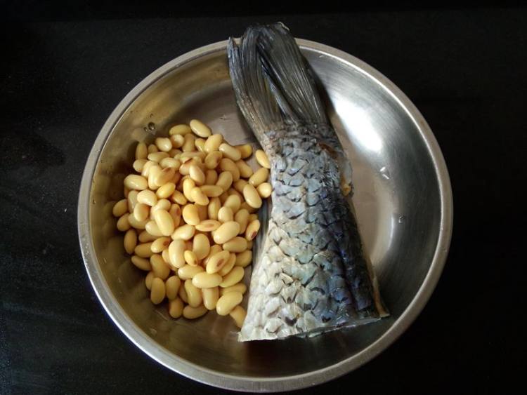 黄豆煮咸鱼步骤1