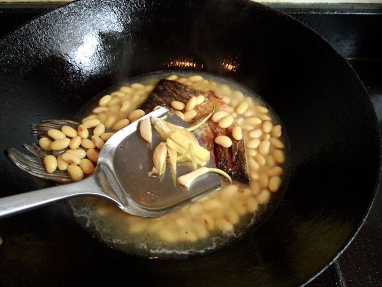 黄豆煮咸鱼步骤8