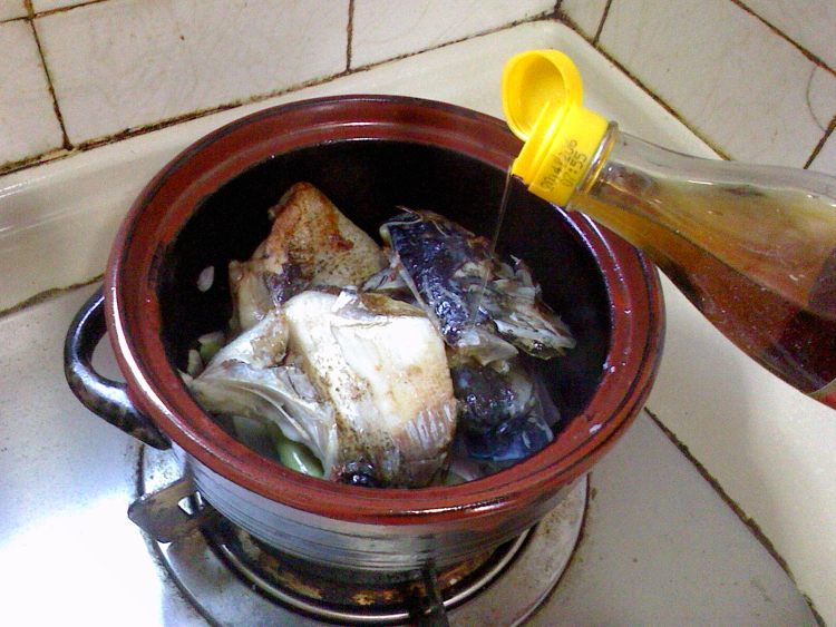 砂锅焖鱼头步骤8