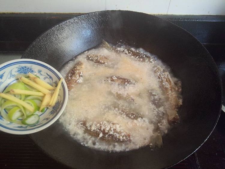 酒糟小鲫鱼步骤7