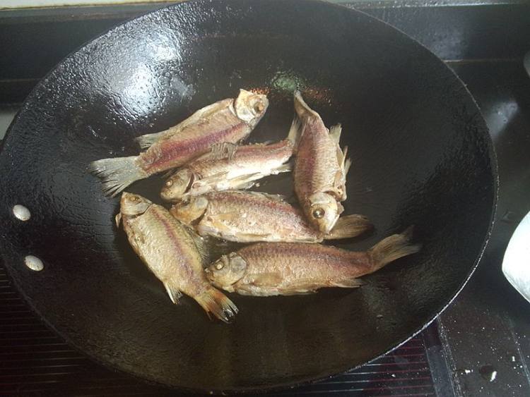 小鲫鱼汤步骤3