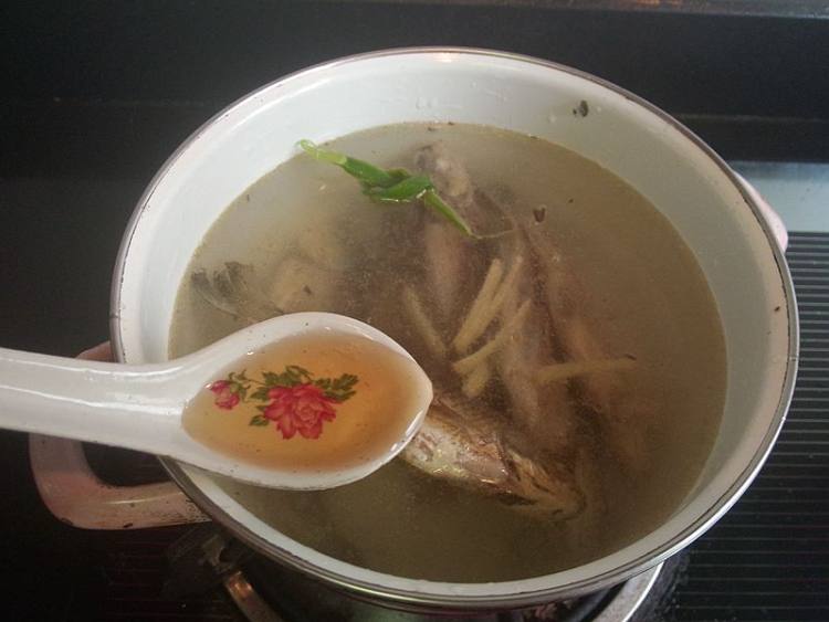 小鲫鱼汤步骤5