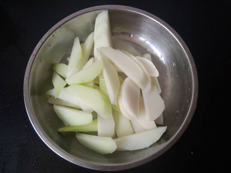 菜杆炖鸡汤步骤3