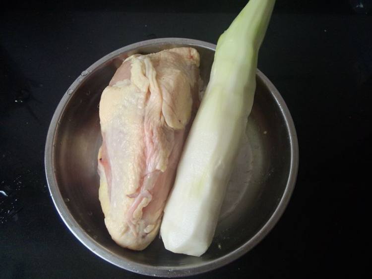 菜杆炖鸡汤步骤1